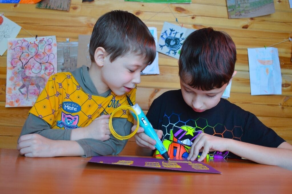 boys, arts and crafts, activity, kids, children, young, childhood, hobby, creativity, drawing, 3d pen, 3d pen for children, three dimensional pen, family, brothers, friends, leisure, 3d pen, 3d pen, 3d pen, 3d pen, 3d pen